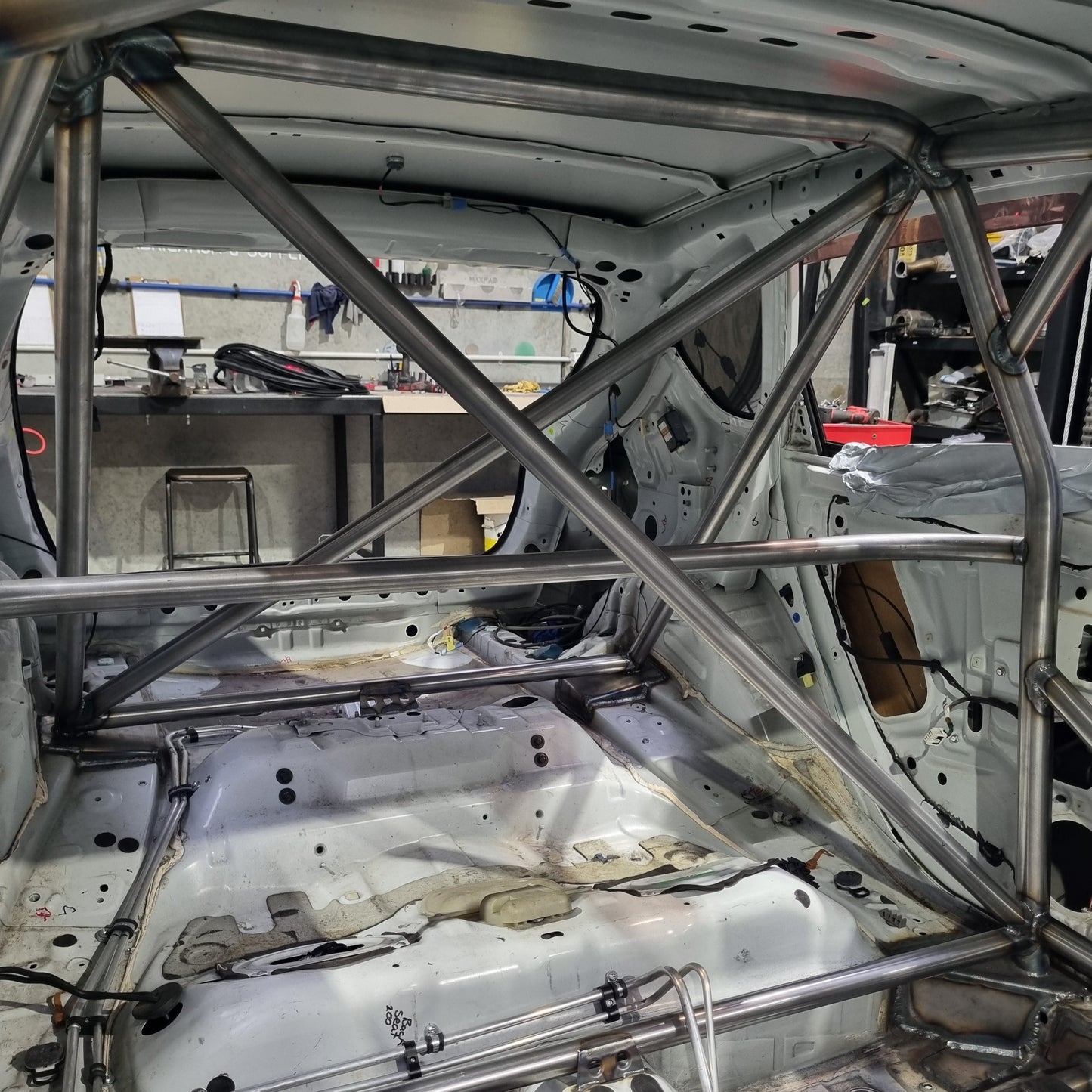 Subaru GRB roll cage, main hoop, cross bars