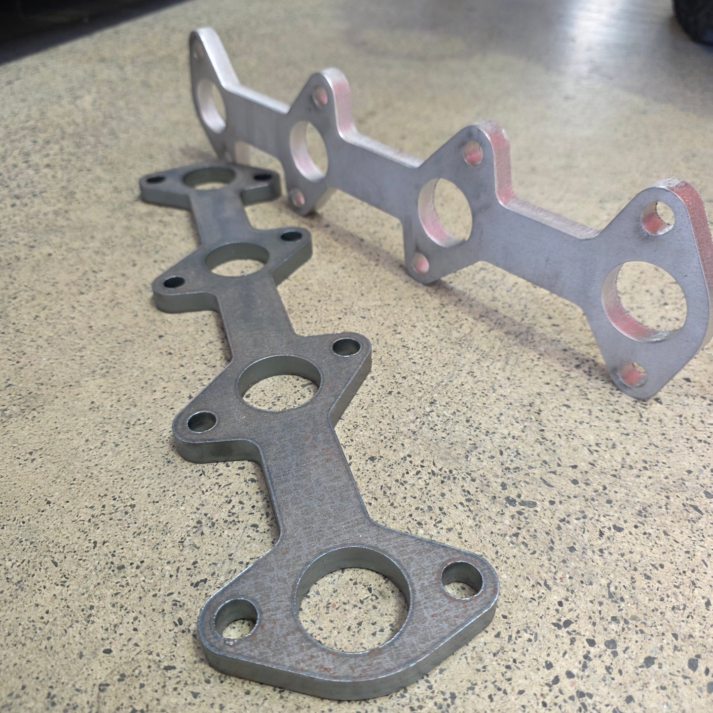 Exhaust manifold flange to suit Toyota 1KZ