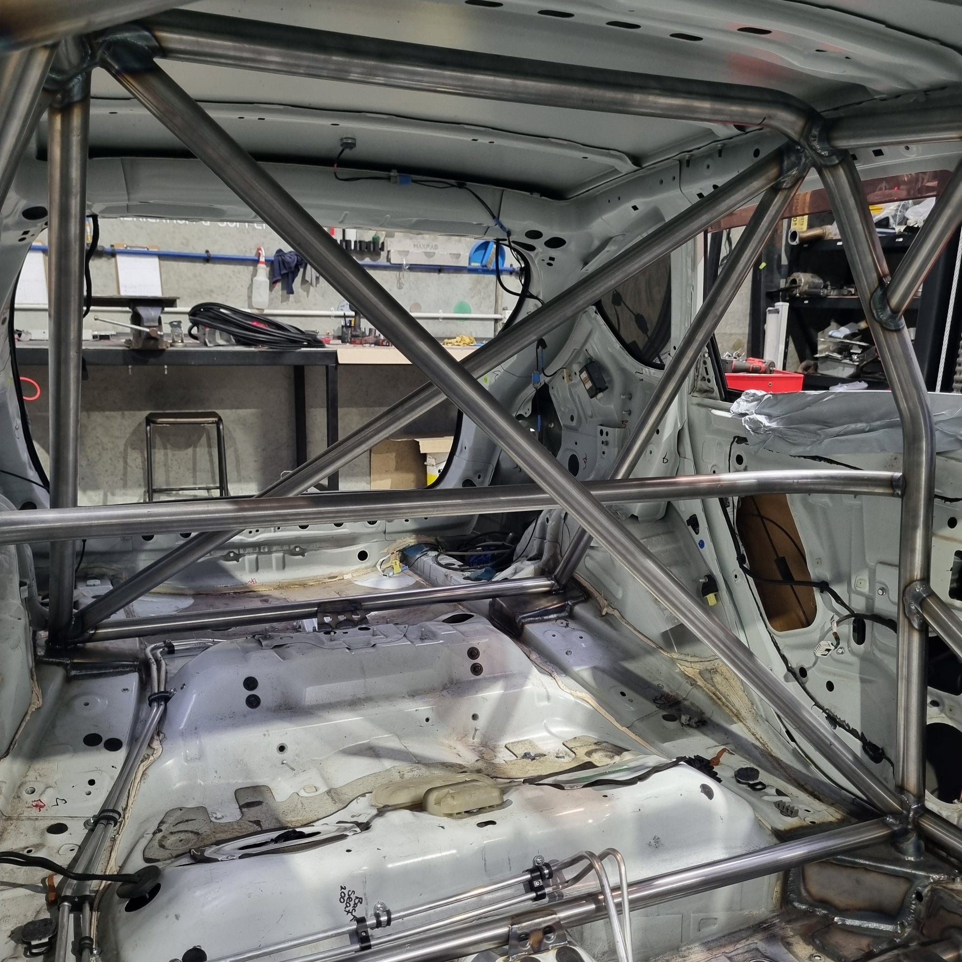 Subaru GRB roll cage, main hoop, cross bars 